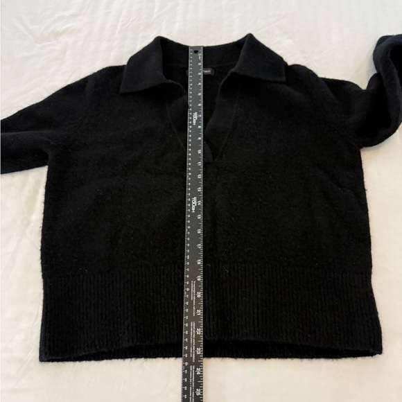 Banana Republic Black Collared V-Neck Knit Sweater Soft Classic Pullover -Size L - Picture 5 of 7